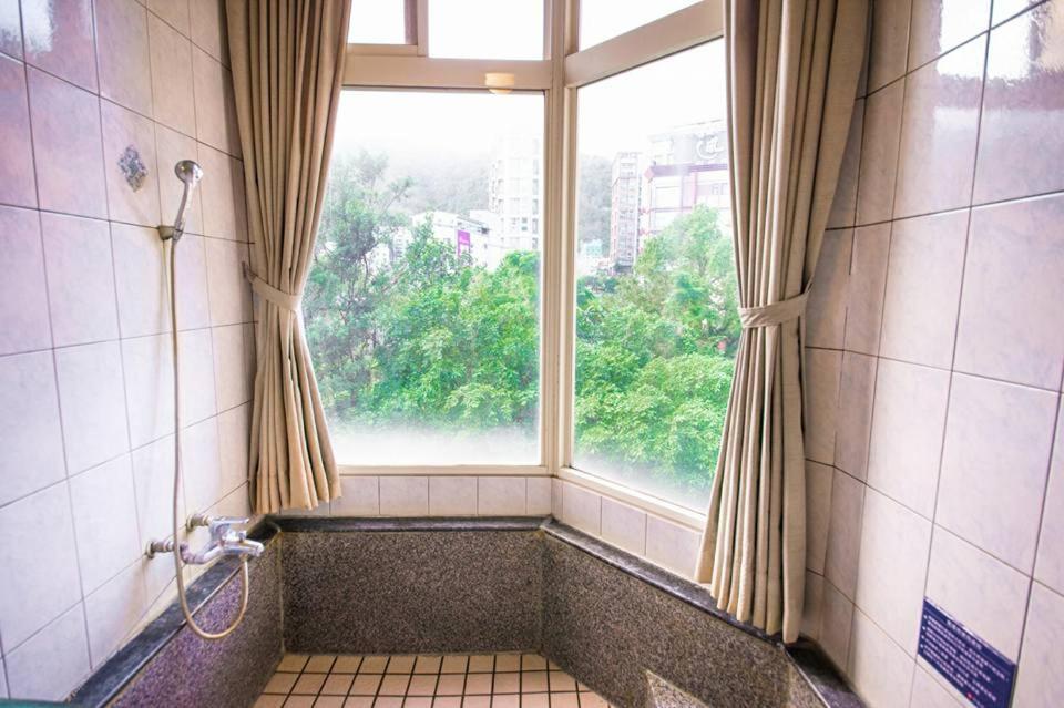 Aoike Hot Spring Hotel Jiaoxi Bagian luar foto